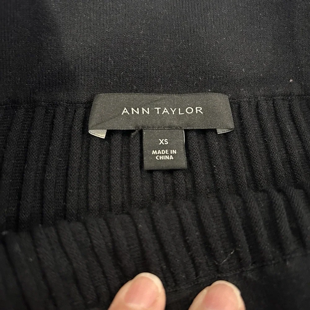 Ann Taylor Black Stretch Knit Pleat A Line Knee Length Skirt XS Classic Minimal